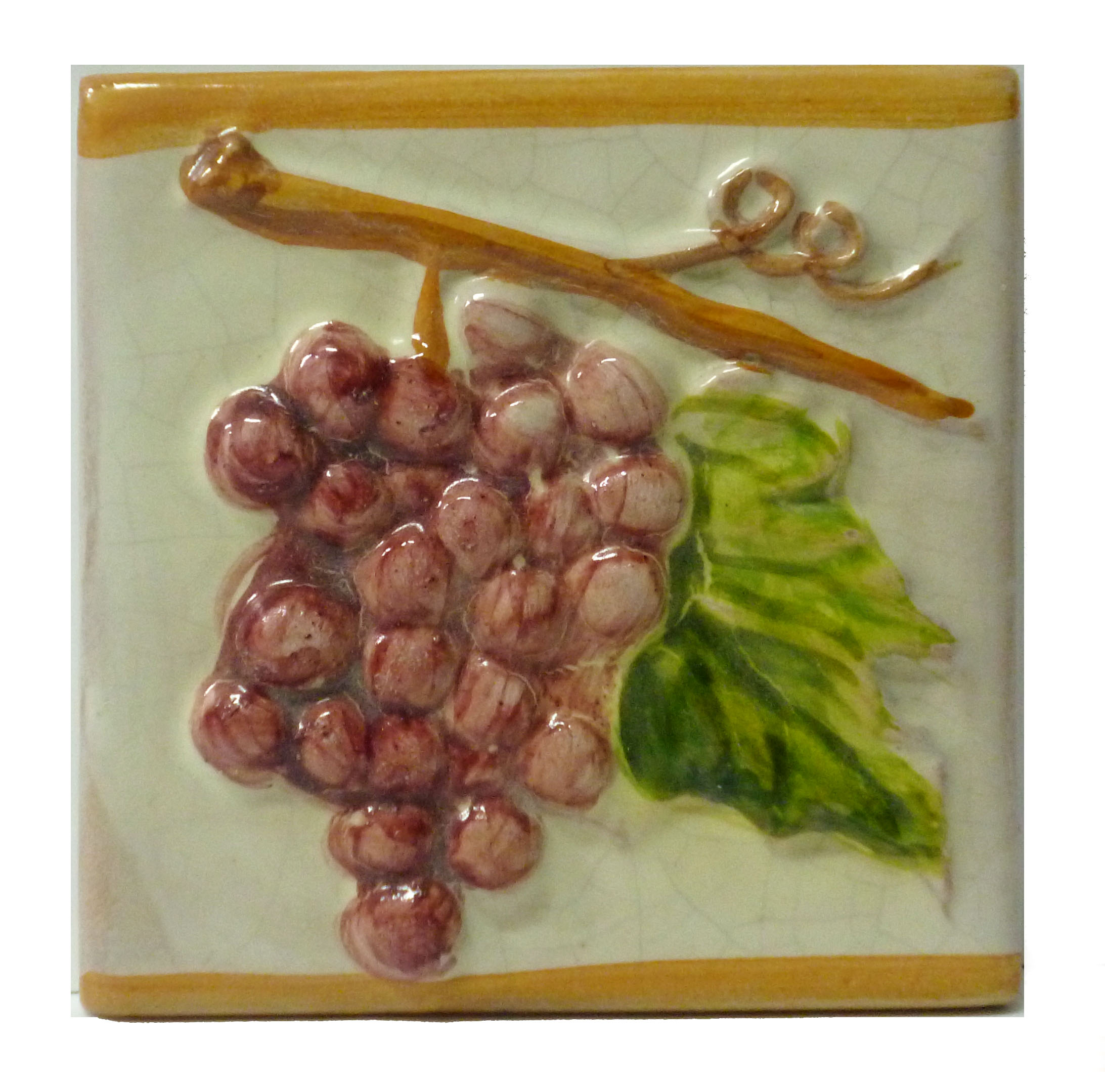 Piastrella con uva in rilievo