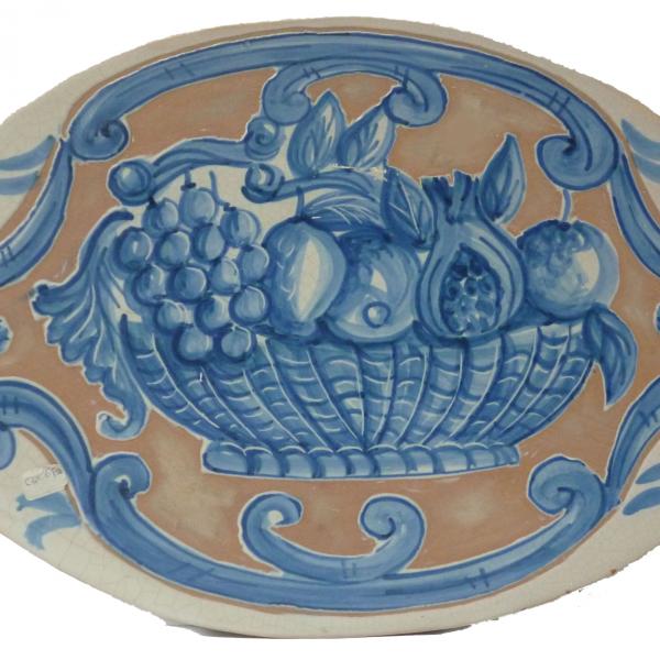 Ovale con cesto di frutta, colore azzurro. Dimensioni 30x40
