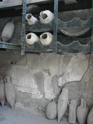 Anfore romane di tipi diversi rinvenute negli scavi archeologici di Ercolano