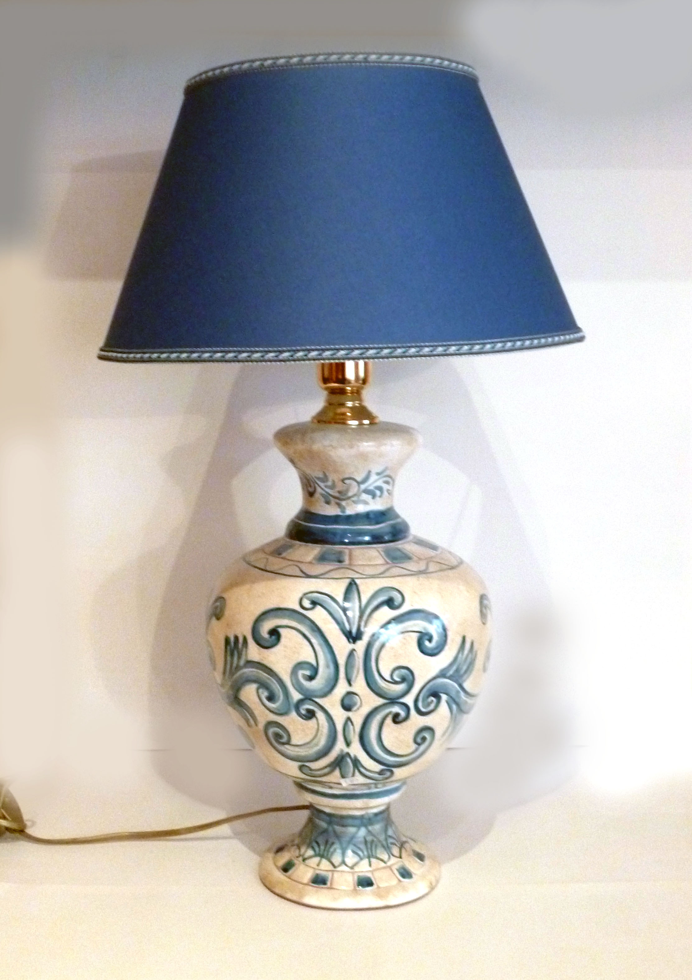 Lume grande, in stile Impero, con decori colori azzurri