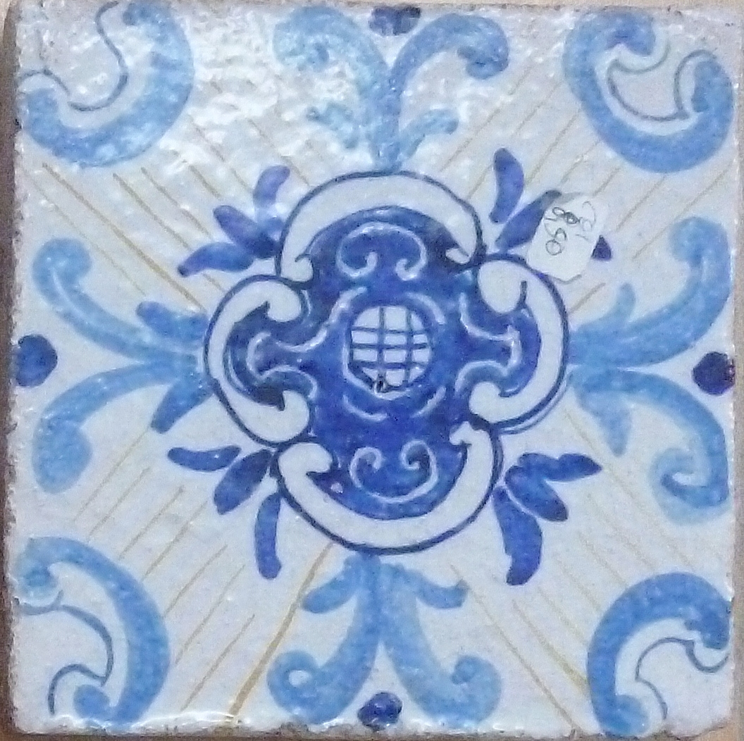 Piastrella 15x15, con quadrilobo, di colore azzurro