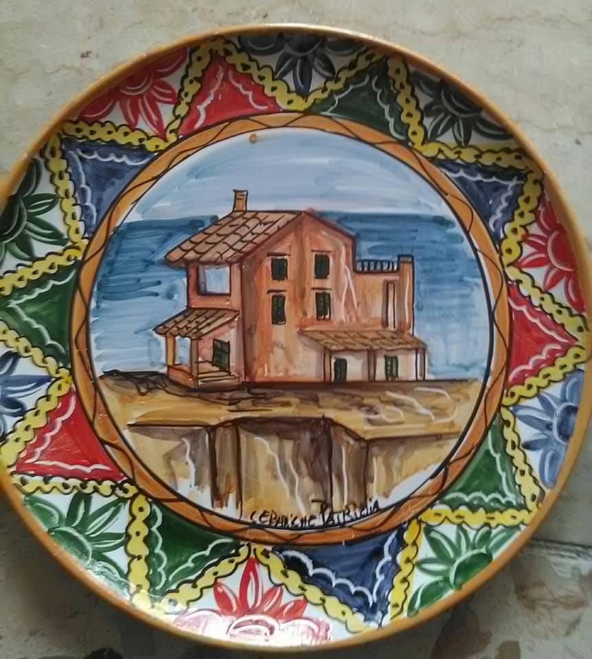 Piatto raffigurante paesaggio di Santa Nicolicchia, a Santa-Flavia