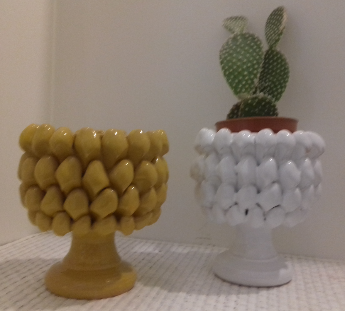 Pigne vasi porta-piante, gialla e bianca