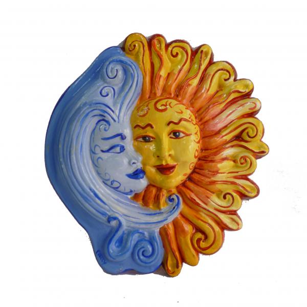 Medaglione che raffigura il sole e la luna