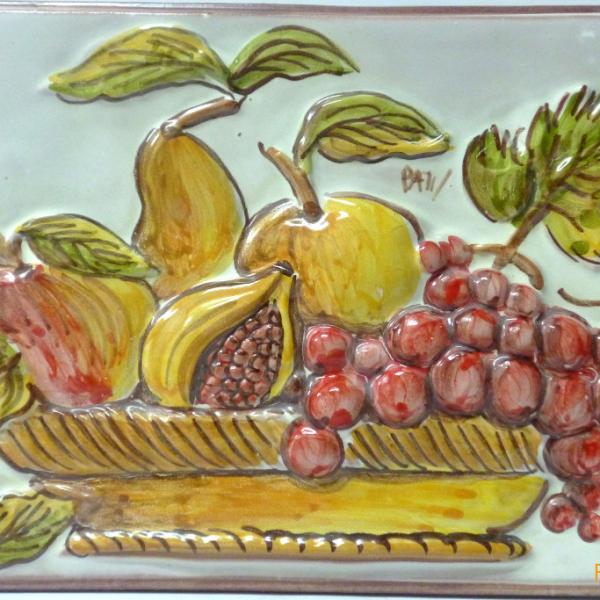 Piastrella con cesto di frutta in rilievo, Dimensioni 20x30