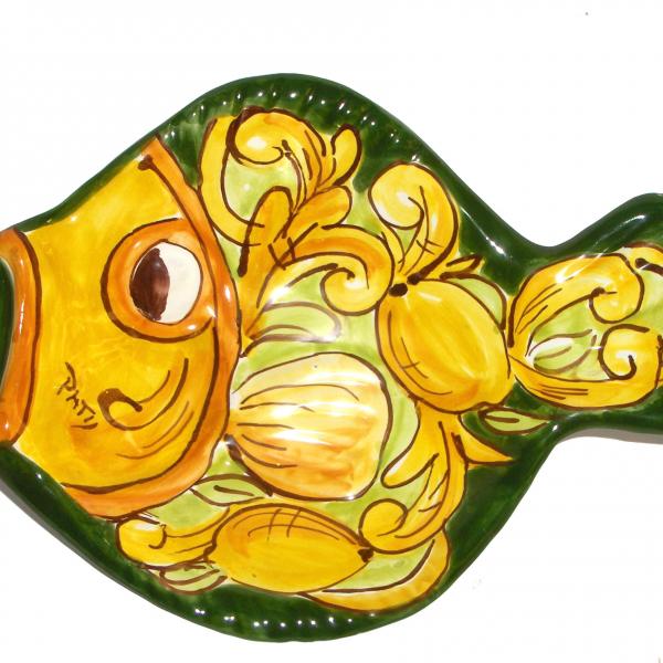 Piatto-pesce, colori verde e giallo