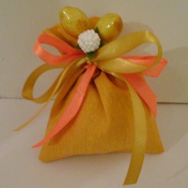 Sacchettino di confetti con fiocco colore oro ed arancio