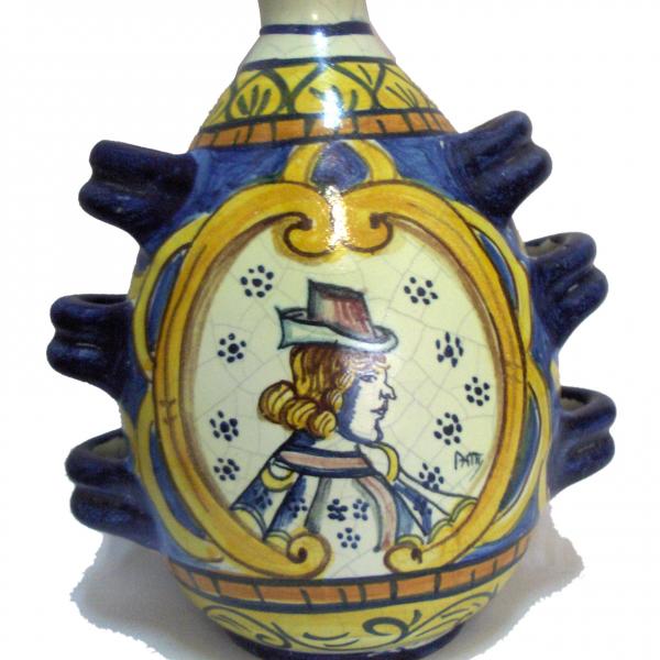 Vaso-bottiglia a 6 manici, raffigurante un duca, altezza 28 cm